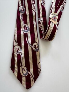 Vintage 1940s-50s Signet Sultana Crepe Silk Square End Tie Maroon Swirl Print